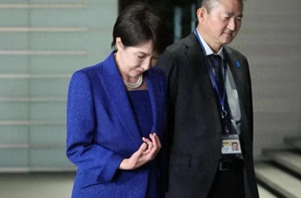 高市早苗病情恶化紧急送医，如果再严重，或连上厕所都无法自理。

据日本《每日新闻