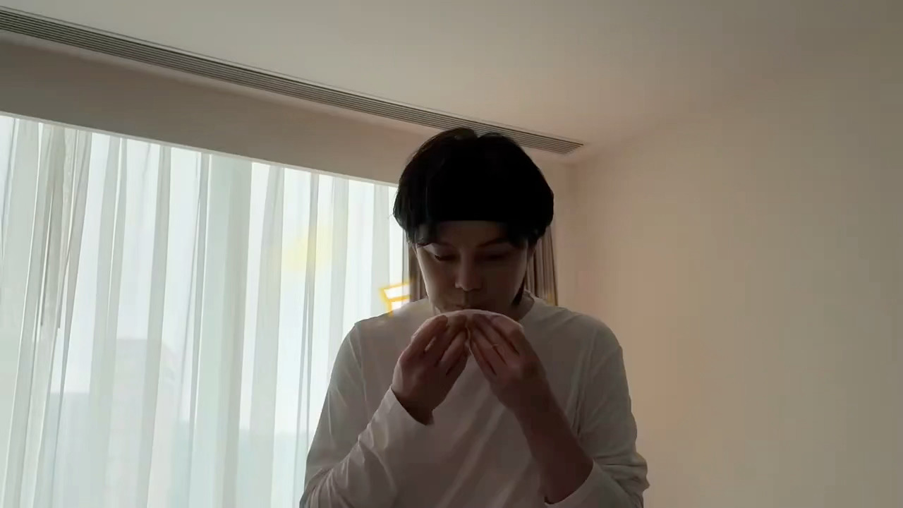 尹正海边vlog尹正这支海边日常vlog氛围感拿捏得恰到好处，慢悠悠记录海边惬意