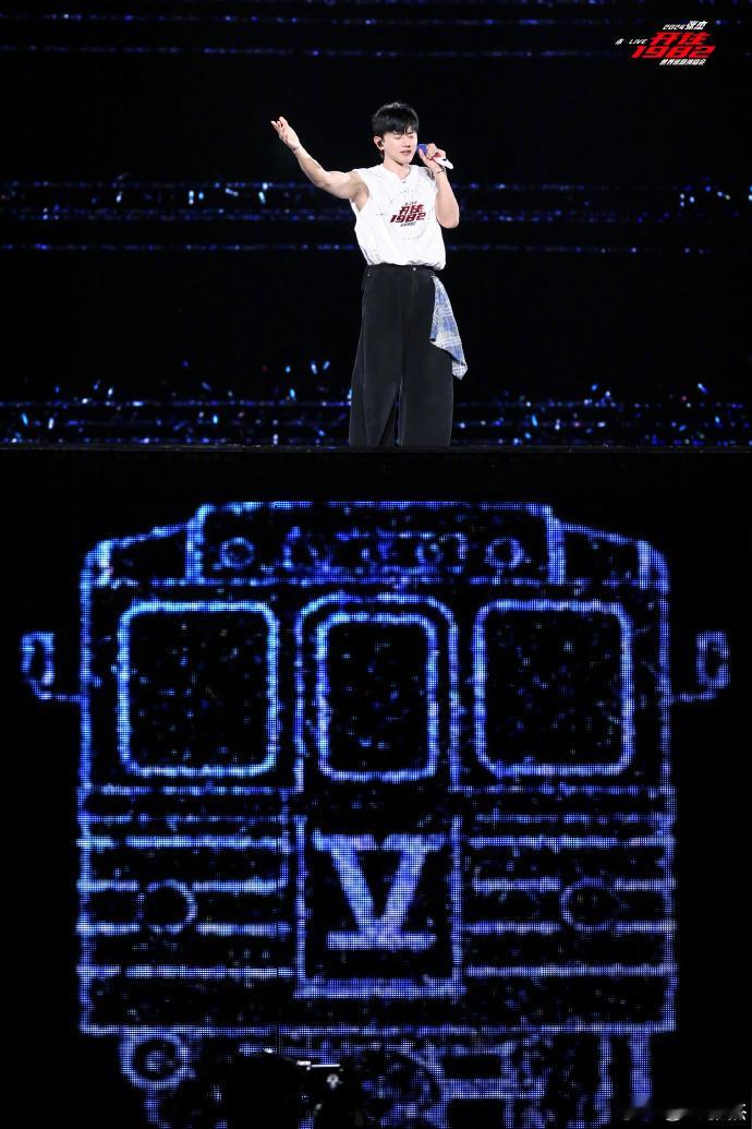 #张杰今晚大狂欢##张杰七年和南宁的缘彼此来填满#张杰南宁演唱会今晚周六大狂欢！