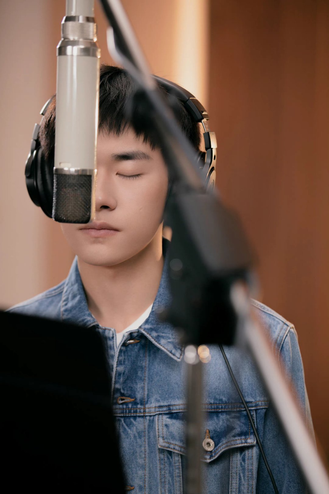 易烊千玺二十五岁培风越远岫    和千玺说晚安一曲缥缈乐，自炊烟袅袅处悠扬，月儿