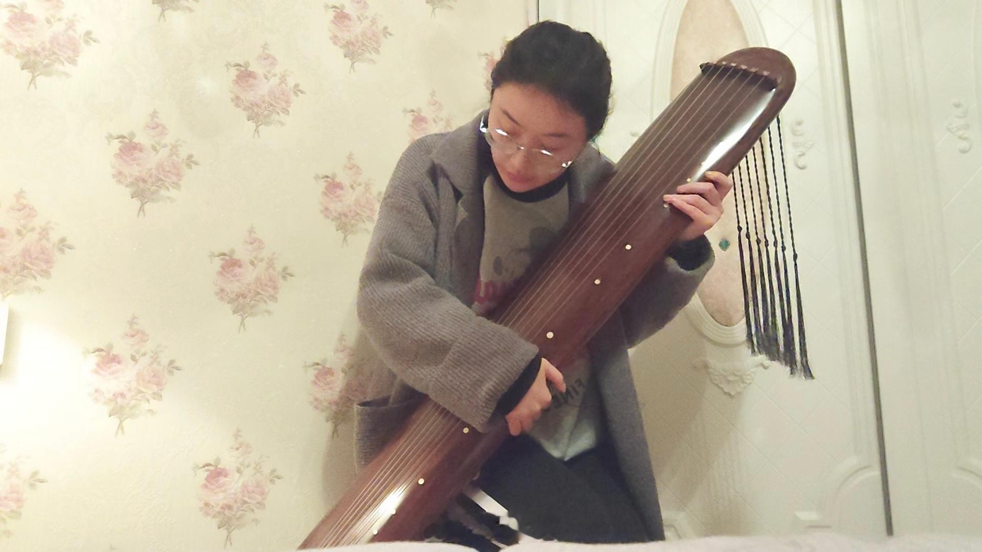 出掉了自己很爱的一床混沌古琴只因为家里实在摆不下了，感觉自己很渣出的时候犹犹豫豫