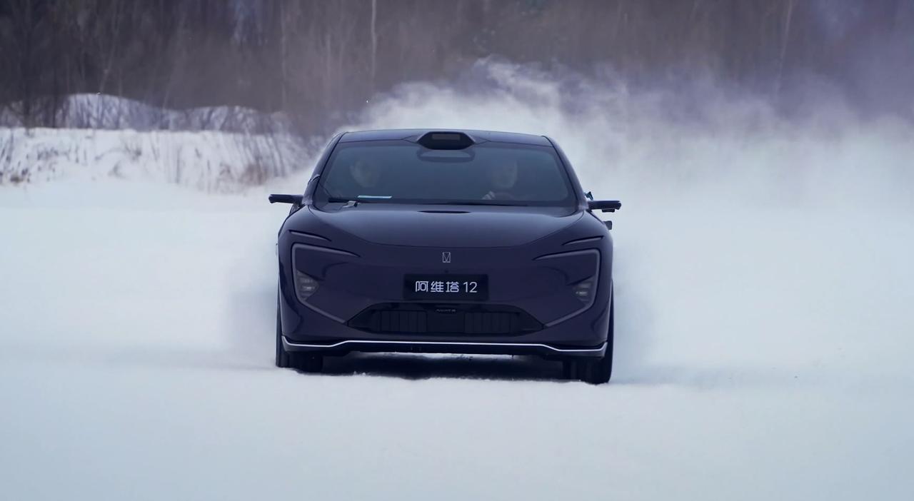 春风渐暖，车圈也传来重磅喜讯：新阿维塔12将于3月20日正式开启预售。作为华为首