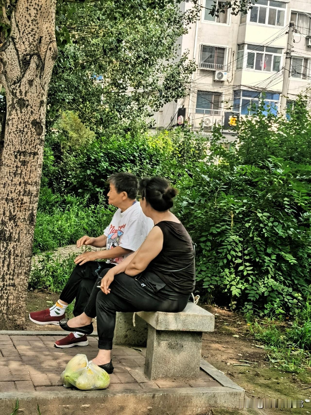 真的烦透了！逢年过节走亲戚，一坐下就刨根问底打听我挣多少钱！

上次去外婆家聚餐