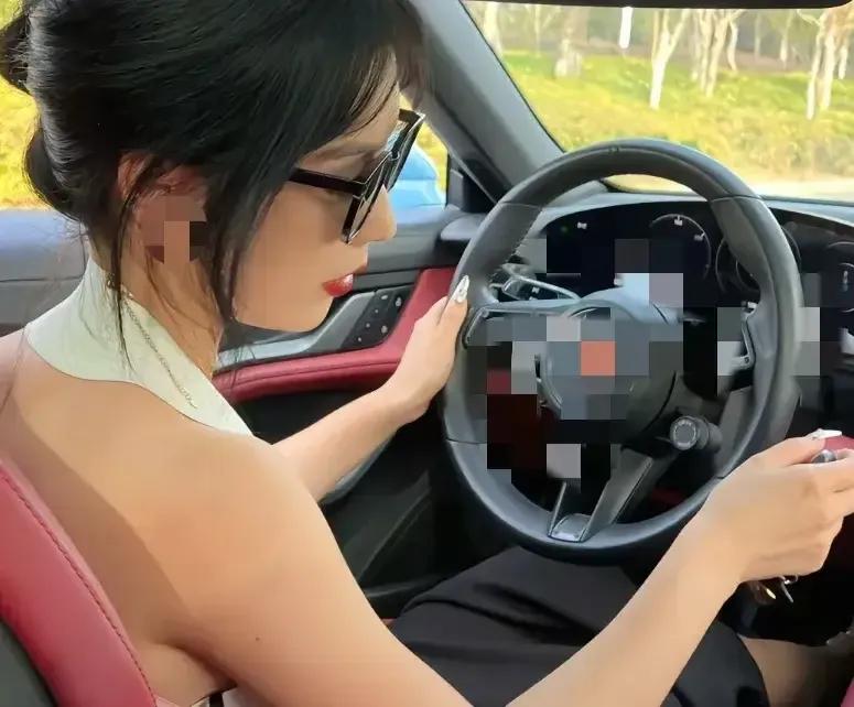 丰田，绝对把中国消费者研究透了
要体面——丰田凯美瑞
要舒适——丰田格瑞维亚
要