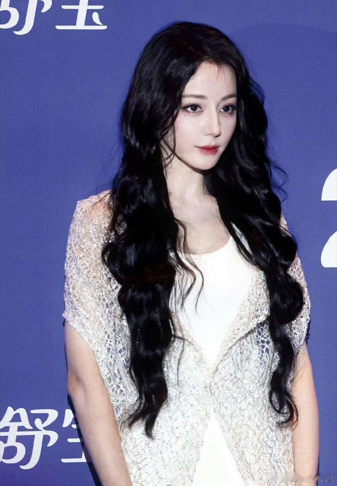 迪丽热巴这个造型啊。。。凸显她的身材可以但是差点意思啊[哆啦A梦害怕][哆啦A梦