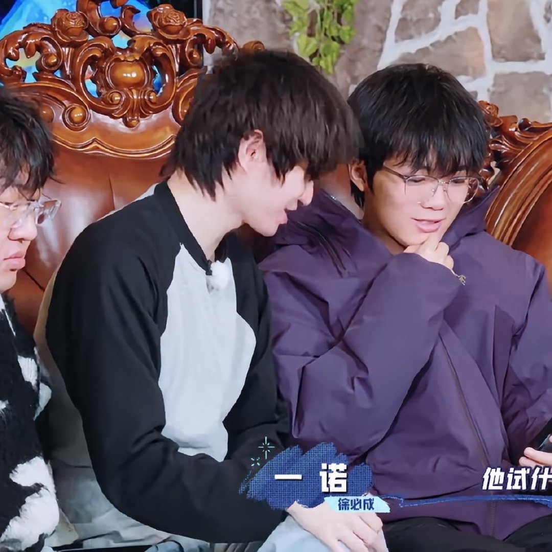 小锦左一个唐甜右一个清清的 ​​​