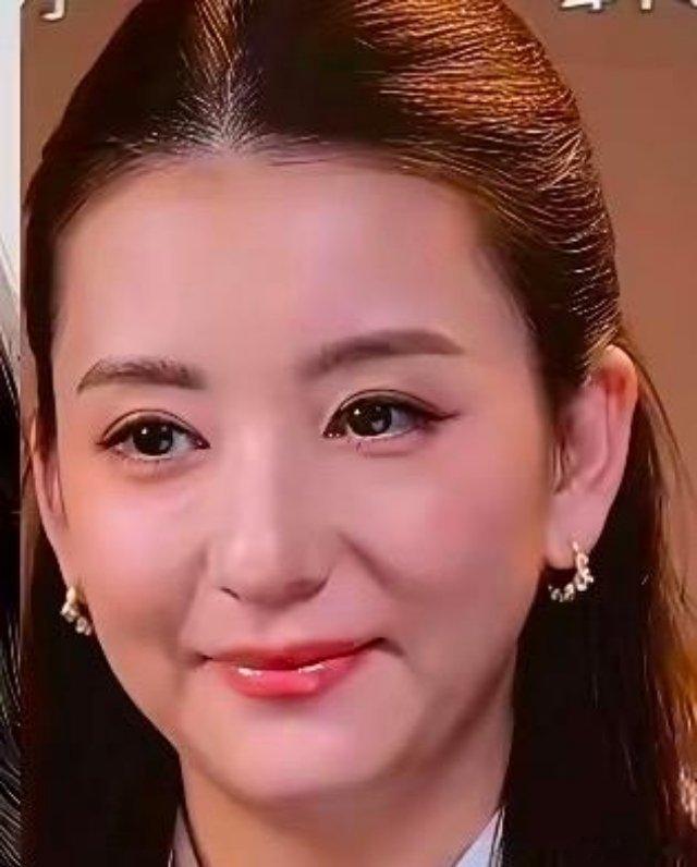 看了方媛的高清照片，一做美容的朋友，实话实说，她说你不要看方媛比郭富城小24岁，