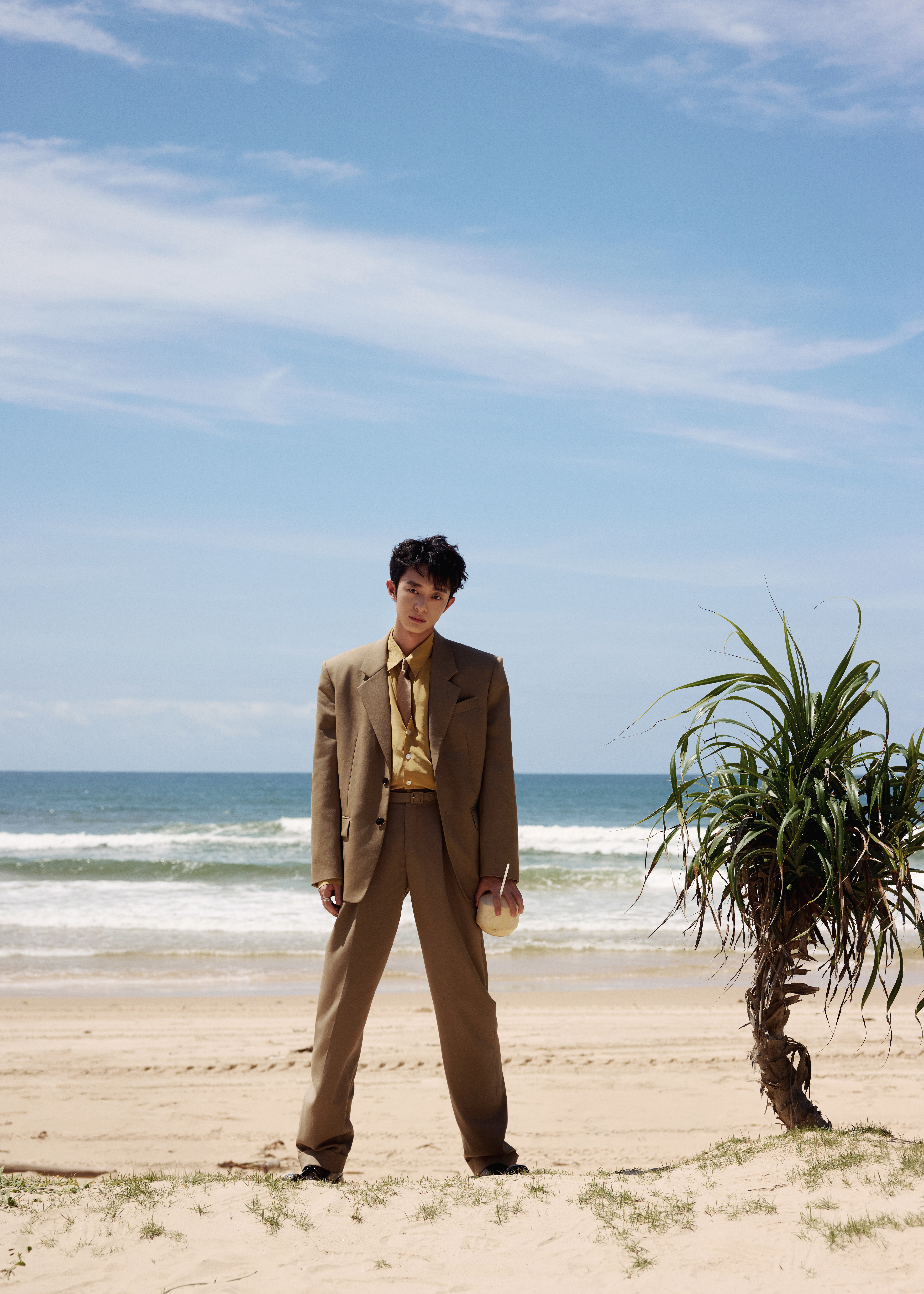 拍了拍海岛上的👦🏻🥥🏖️白宇帆  📷：渡边余木