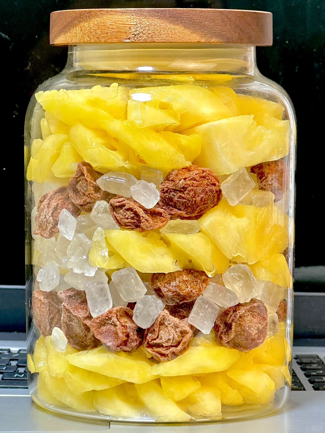 跟网友学的菠萝酒…好喝到差点暴饮！！！