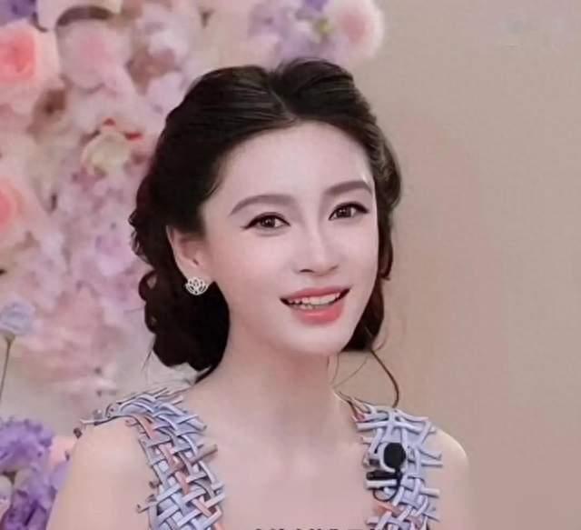 Angelababy回应被说显老：“我觉得好难想哭，但是没有关系”