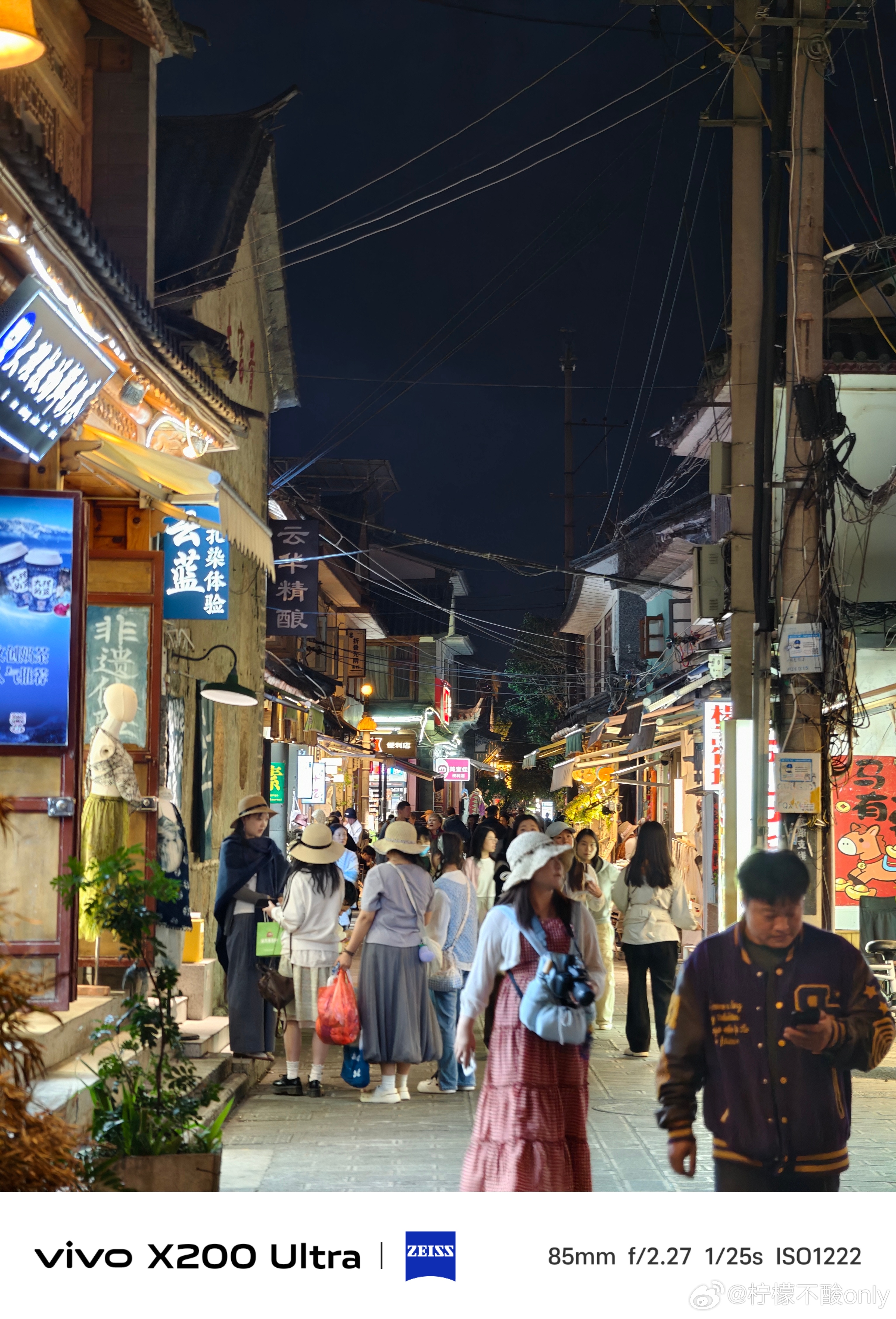 大理古城暴走13000步，人累趴下了！现在的天气真的很适合徒步，古城人非常多！v