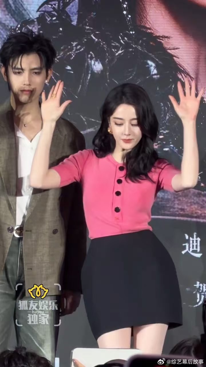 热巴陈飞宇跳复仇摇迪丽热巴陈飞宇复仇摇直拍 热巴、陈飞宇复仇摇直拍，好权威！！迪