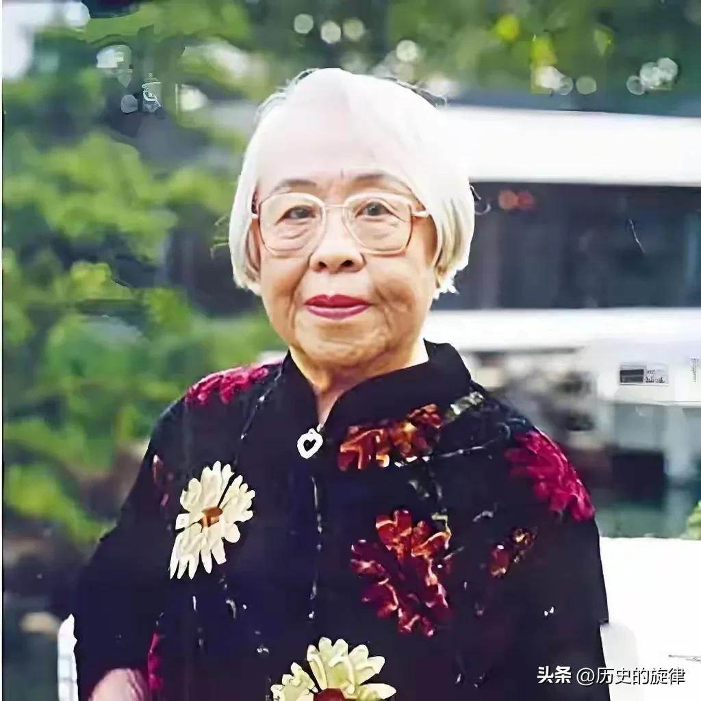 她是琼瑶的大姨，中国首位女外交官，离异带子改嫁高官之子，半生任职联合国直至退休