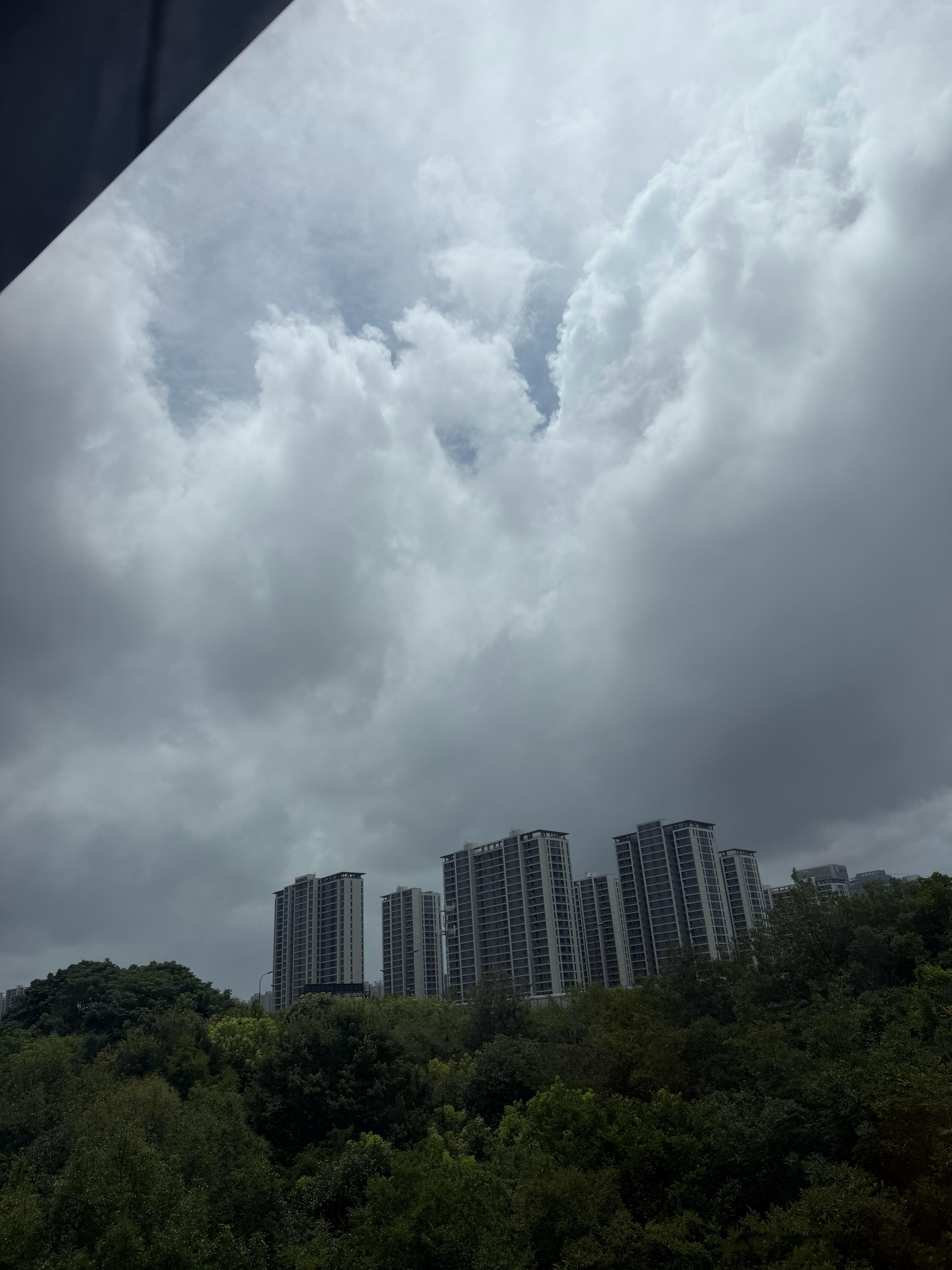 暴风雨前的宁静、你们家那有台风么🌀 杭州