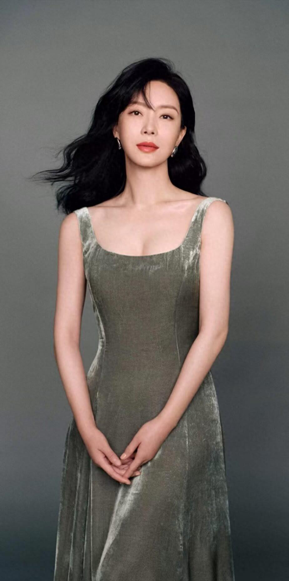2011年，陈数下嫁二婚钢琴家赵胤胤，婚后11年不生子，董卿问：不打算要一个自己