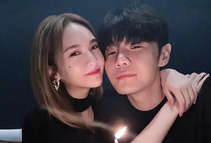 #李荣浩杨丞琳演唱会情侣麦克风#李荣浩杨丞琳这对夫妻还是很好磕的，两个人演唱会上