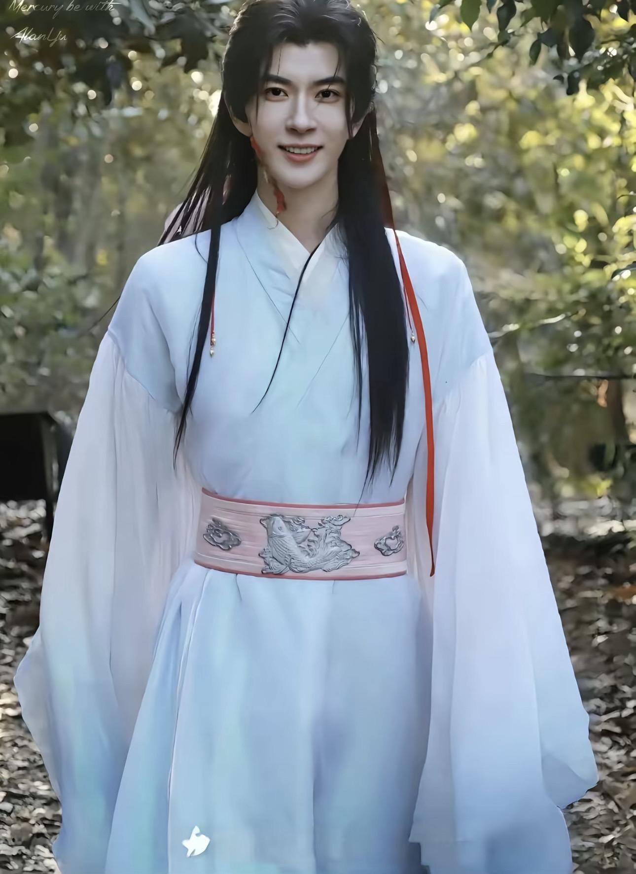 三岁识得五颜六色 半生难辨人间黑白