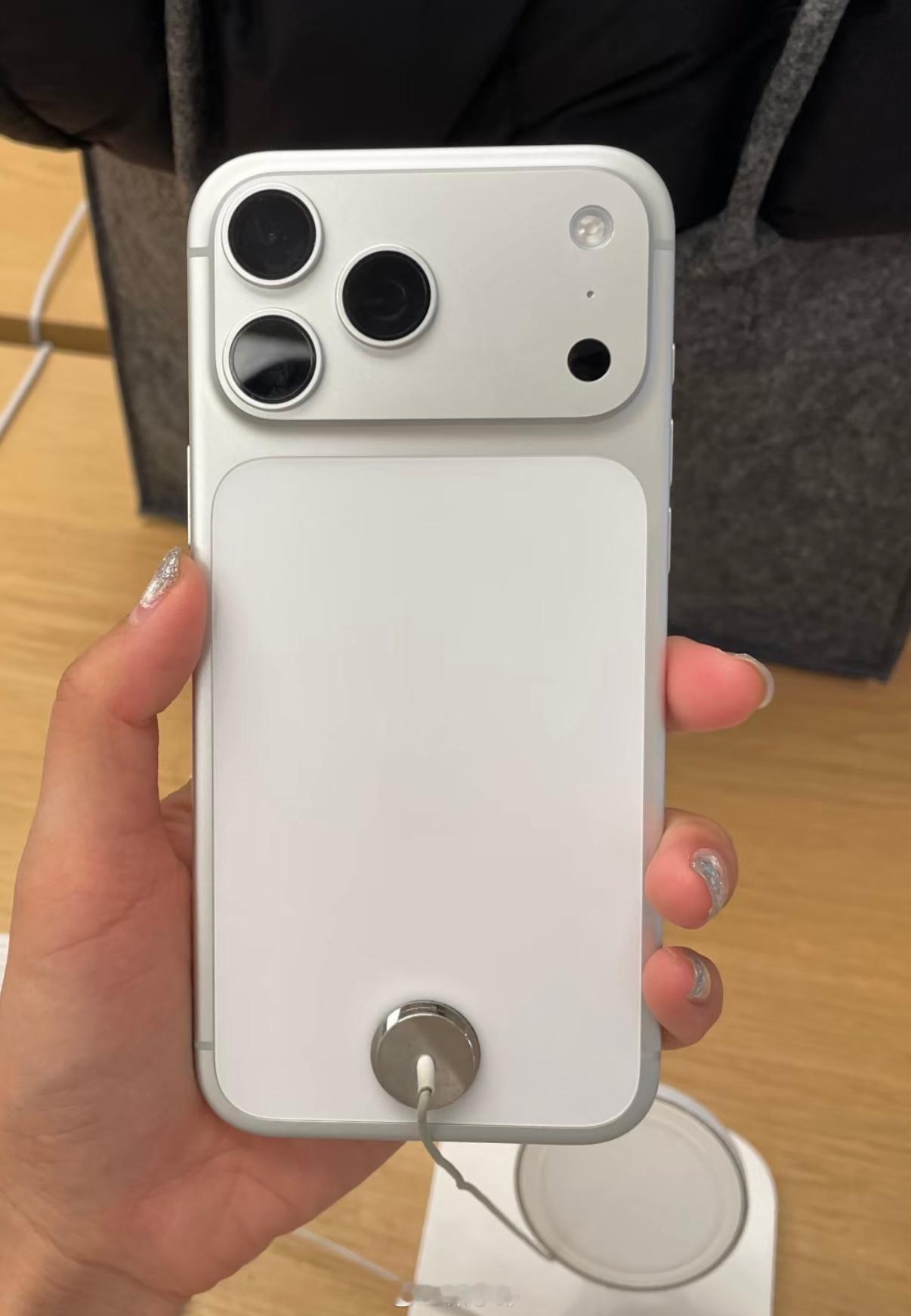 iPhone17真涨价后你还会入手吗为什么要等到涨价后入手？真想趁便宜点买的，最