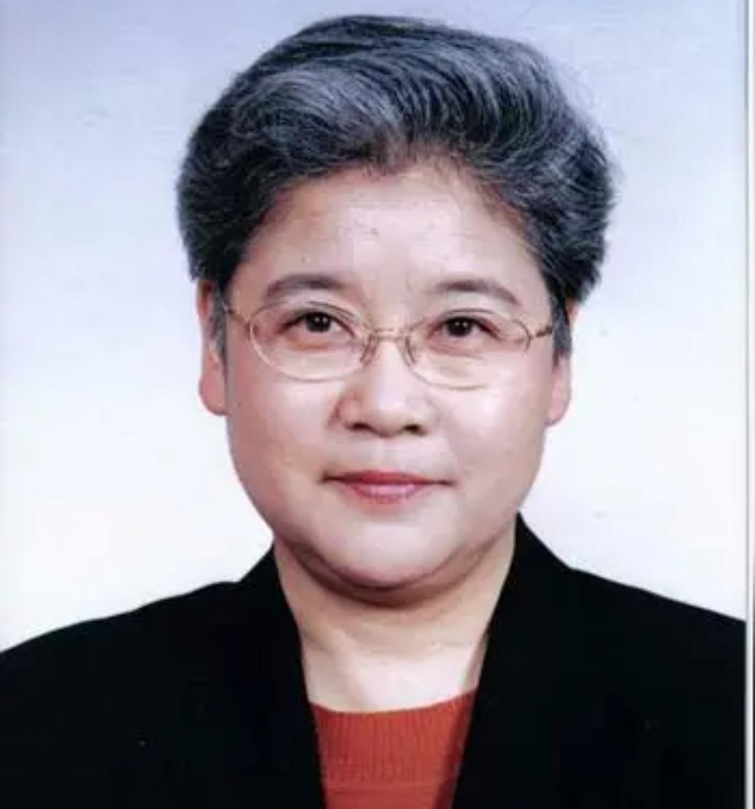 勾子吊大锣，走那儿响那儿；头发上捡辣子，抡那儿红那儿。这是民间对于人物尖尖的形容