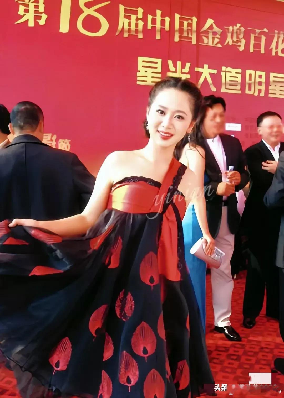 15岁的杨紫，杨紫从小到大的好看[抱一抱][鲜花]可以看出来，没有医美 ​​​