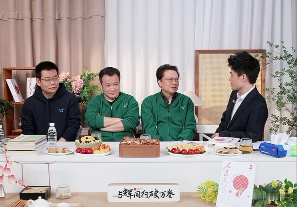 董宇辉晚上8点上播了
200多元的《人民文学》杂志（12期）
短短半小时内热卖了