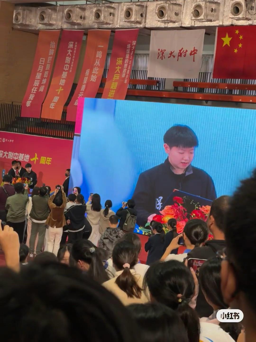 孙颖莎感谢深大俱乐部培养和支持 八年时间，从初出茅庐到独当一面，孙颖莎一直在进步