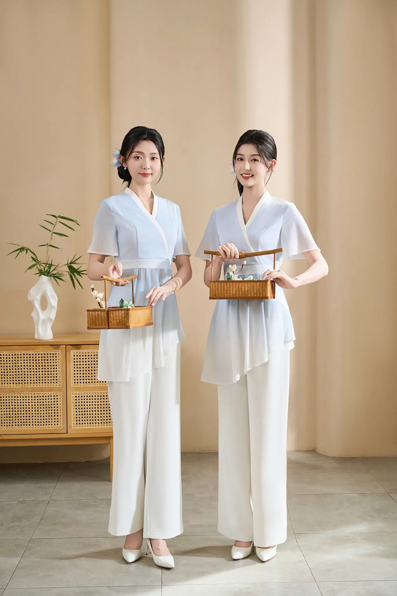 足浴技师 spa 工作服套装。