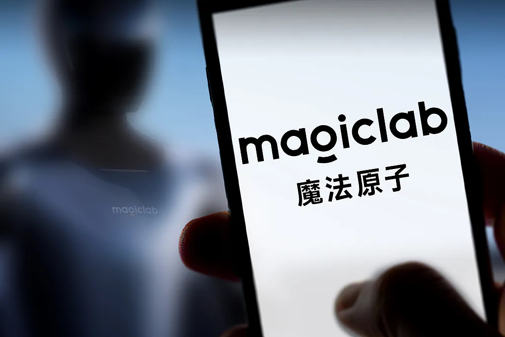 【人形机器人赛道人事震荡 ：魔法原子创始人因理念分歧离职创业】据蓝鲸科技独家获悉