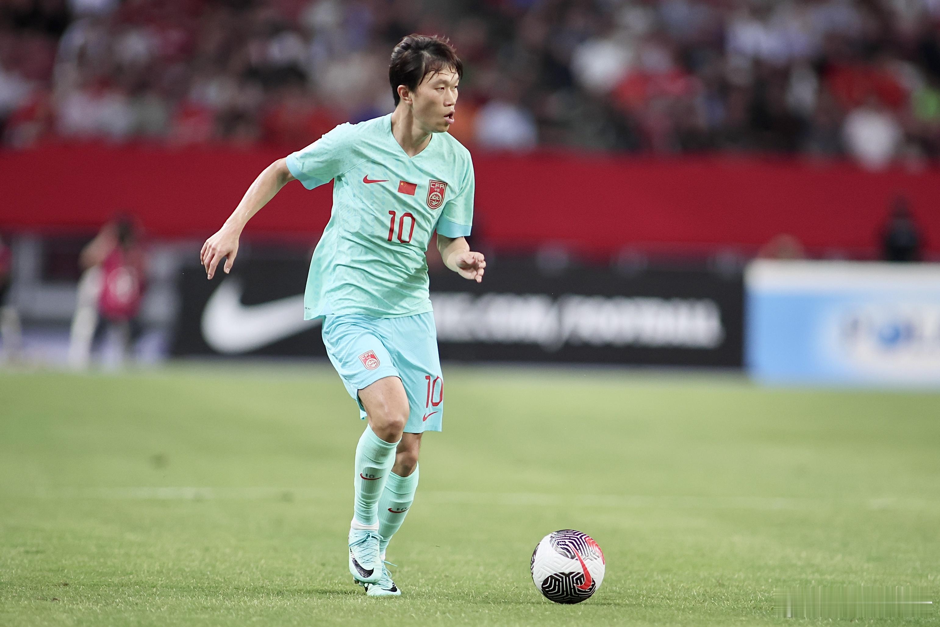 #国足23人名单基本确定# 谢鹏飞是目前国内最好的中场，有灵性！ ​​​