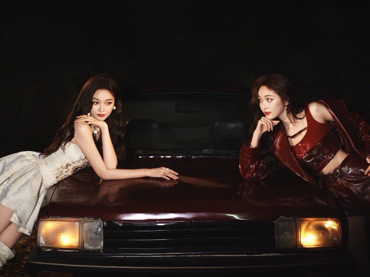 吴宣仪跨年和老己反差上了 别人玩造型切换，吴宣仪玩人格“裂变”。前一秒是白色月光