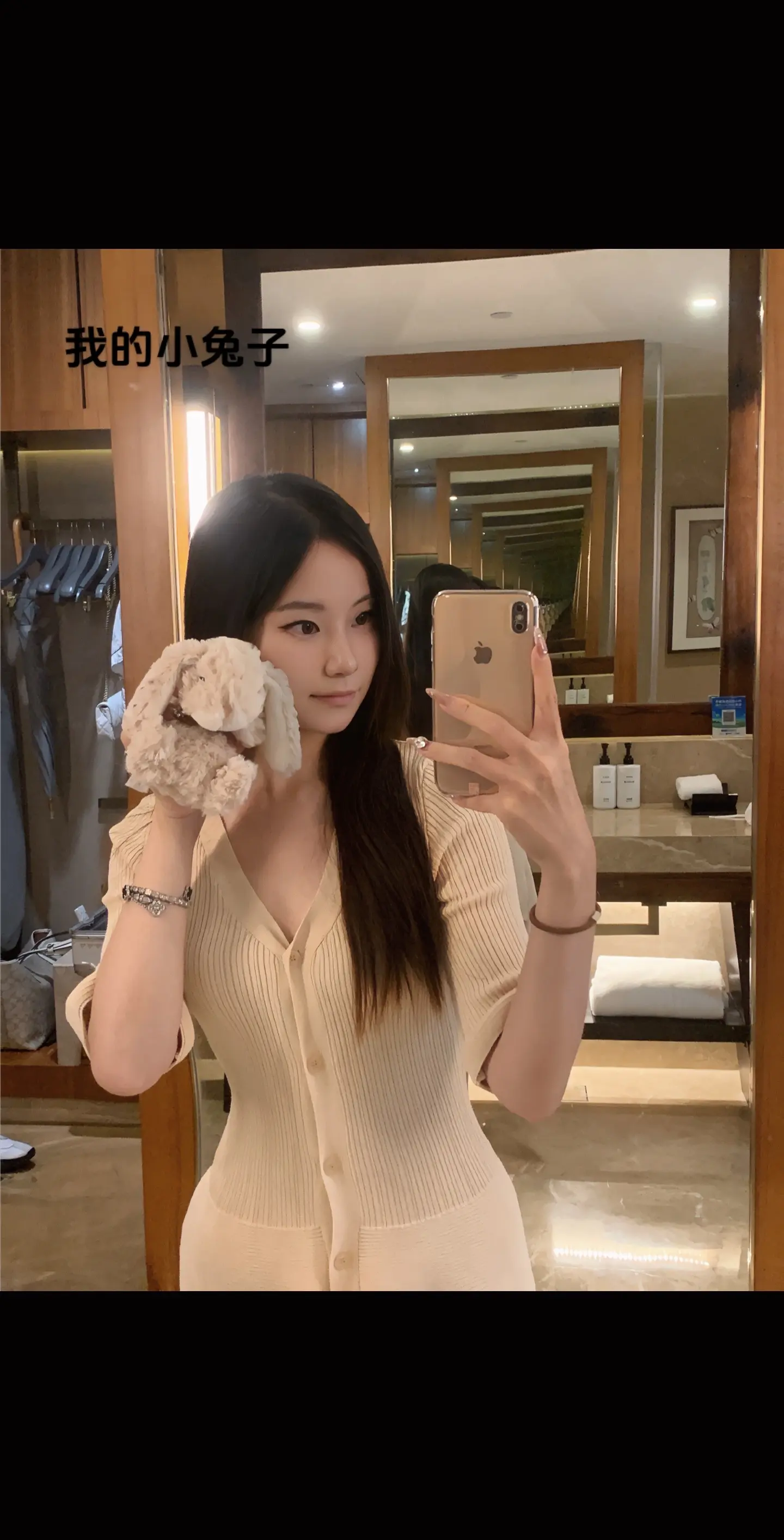 我真的是一款很会恃宠而骄的人，确认在你这儿不管说什么都会得到回应后就会...