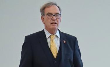 在当今全球地缘政治的沙盘上，多数观察者仍在痴迷于航母编队的调动或导弹射程的较量，