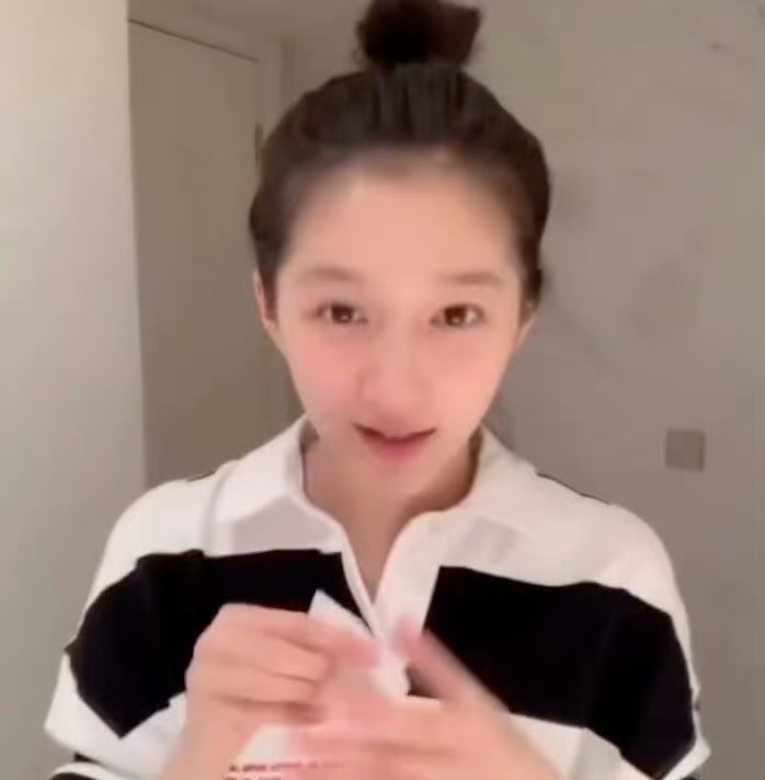 关晓彤卸妆完全就是卸掉了灰尘 天生丽质难自弃化不化妆没有差关晓彤