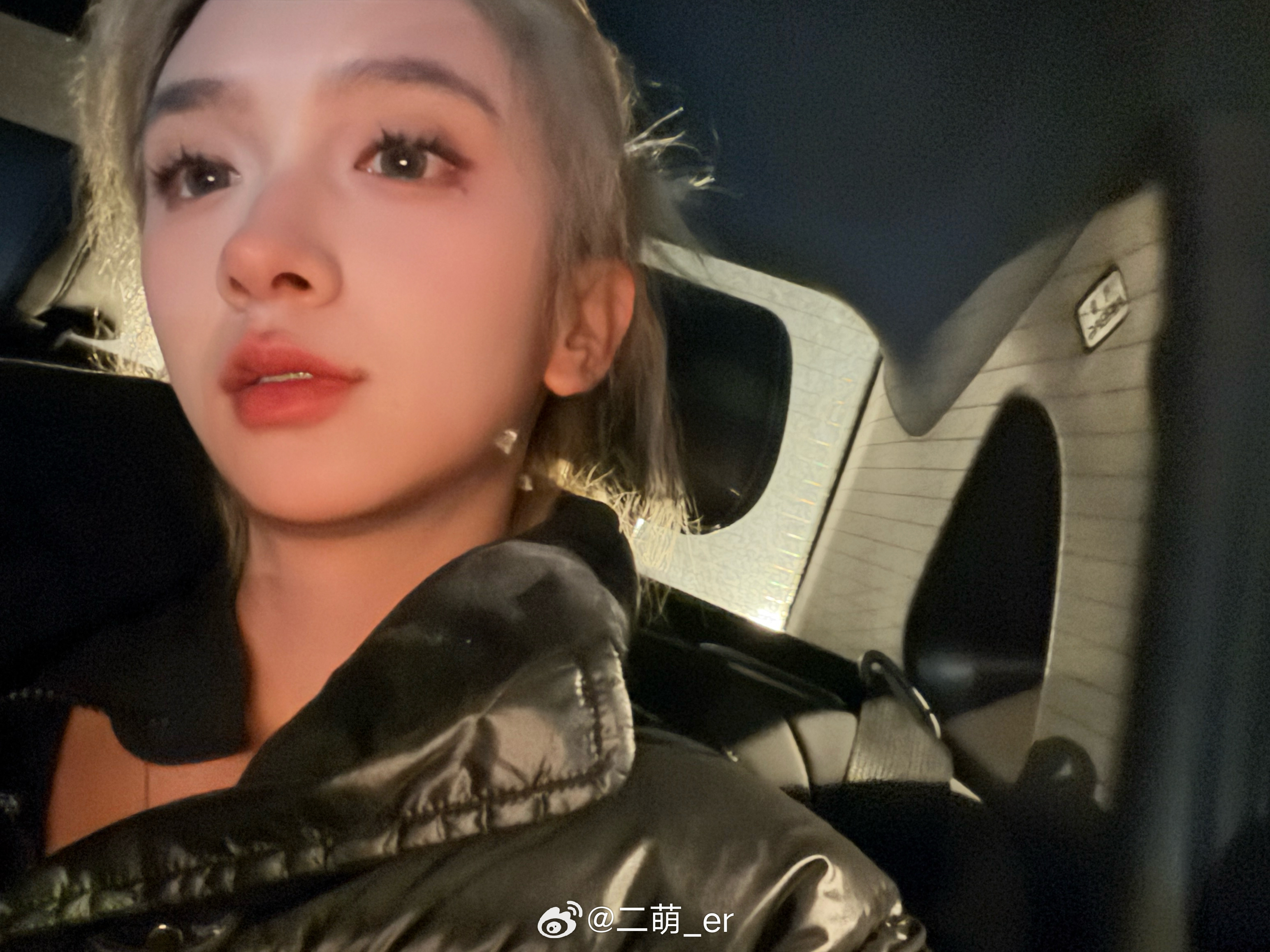 叫我看看谁还没穿羽绒服[并不简单] ​​​