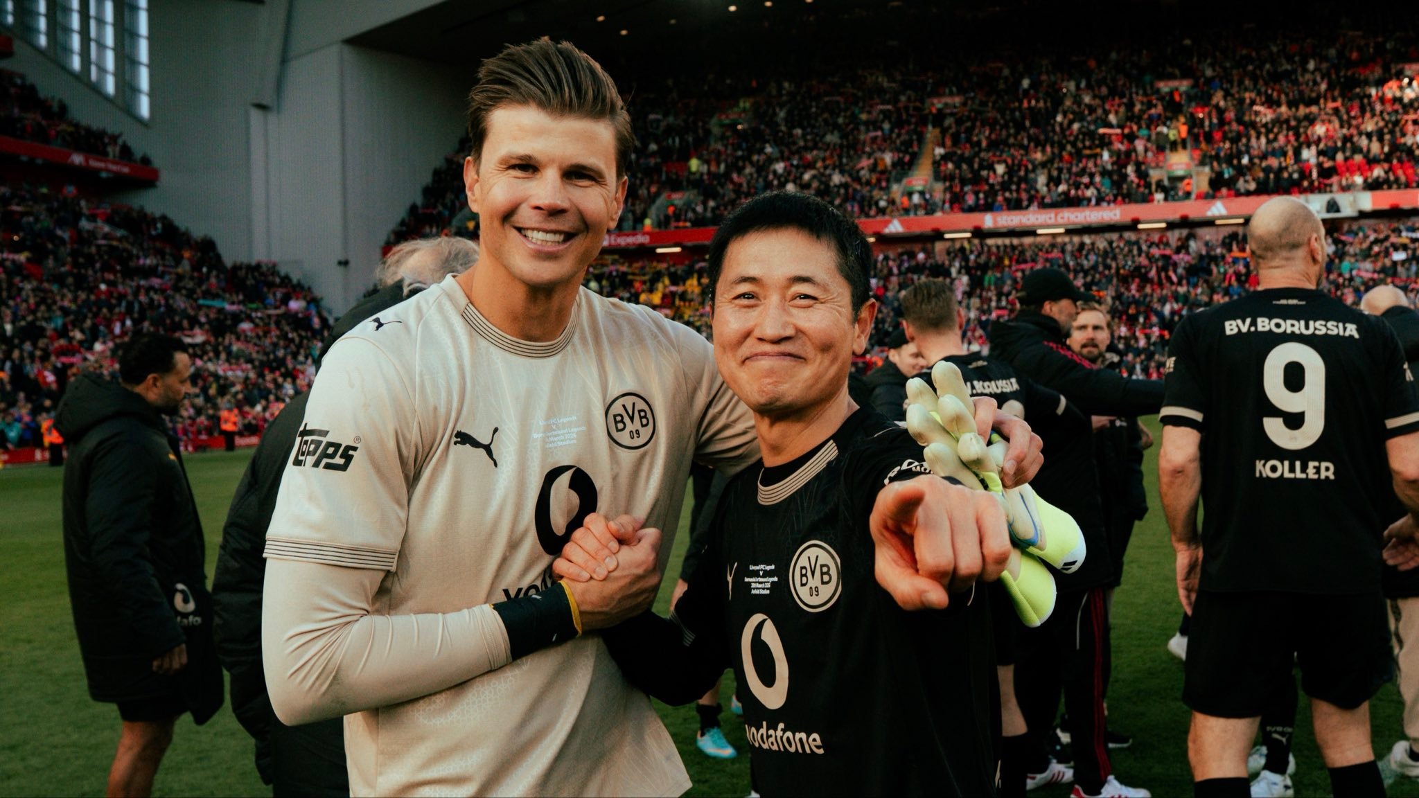 多特蒙德传奇重聚，库巴，皮什切克，格罗斯克罗伊茨，施梅尔策等标志性一代的球员，还