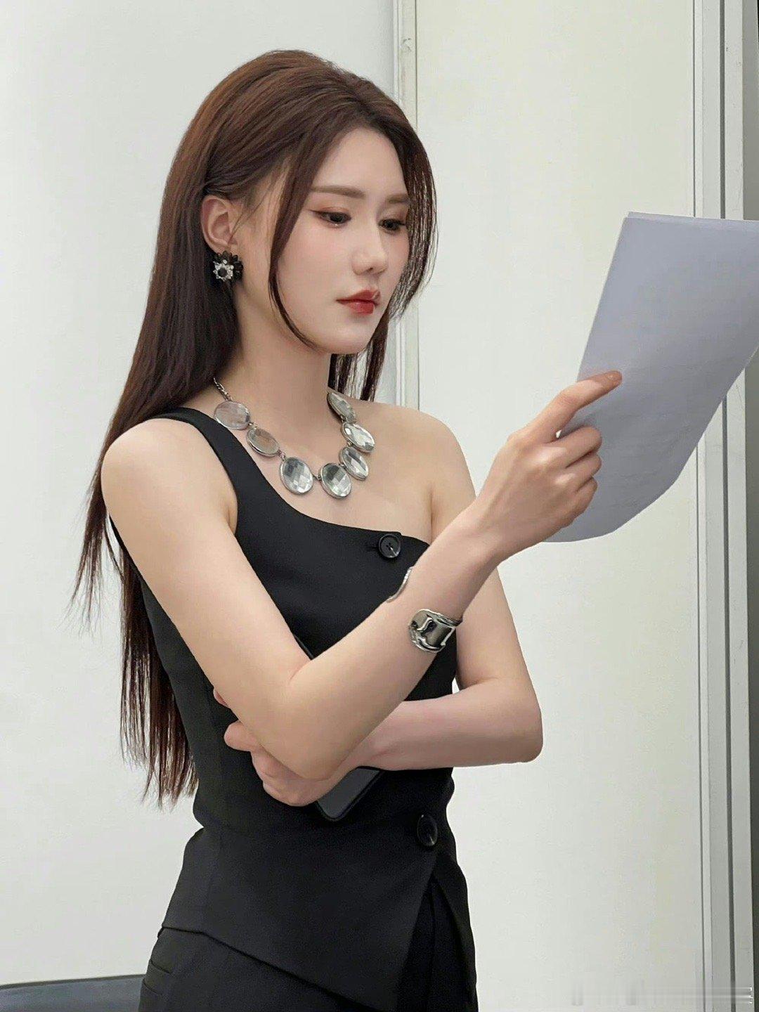 #朱旺旺我家那闺女#《我家那闺女》官宣朱旺旺参与综艺录制，互联网闺蜜前来报道，必