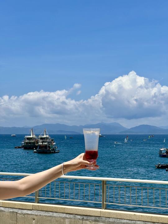 被大海治愈，这家海边餐厅是懂拿捏氛围感的