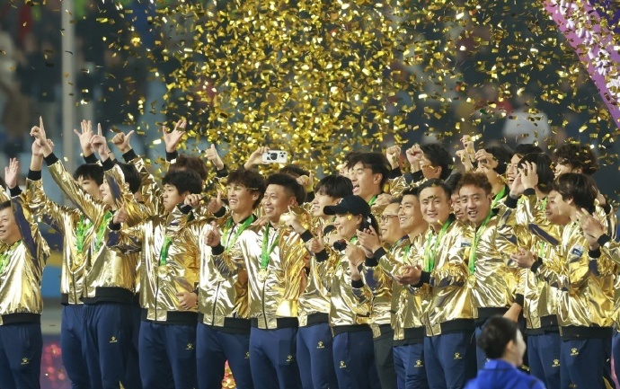 新赛季苏超赛制微调 据央广网报道，2026赛季苏超赛制进行了微调，赛程较上赛季延