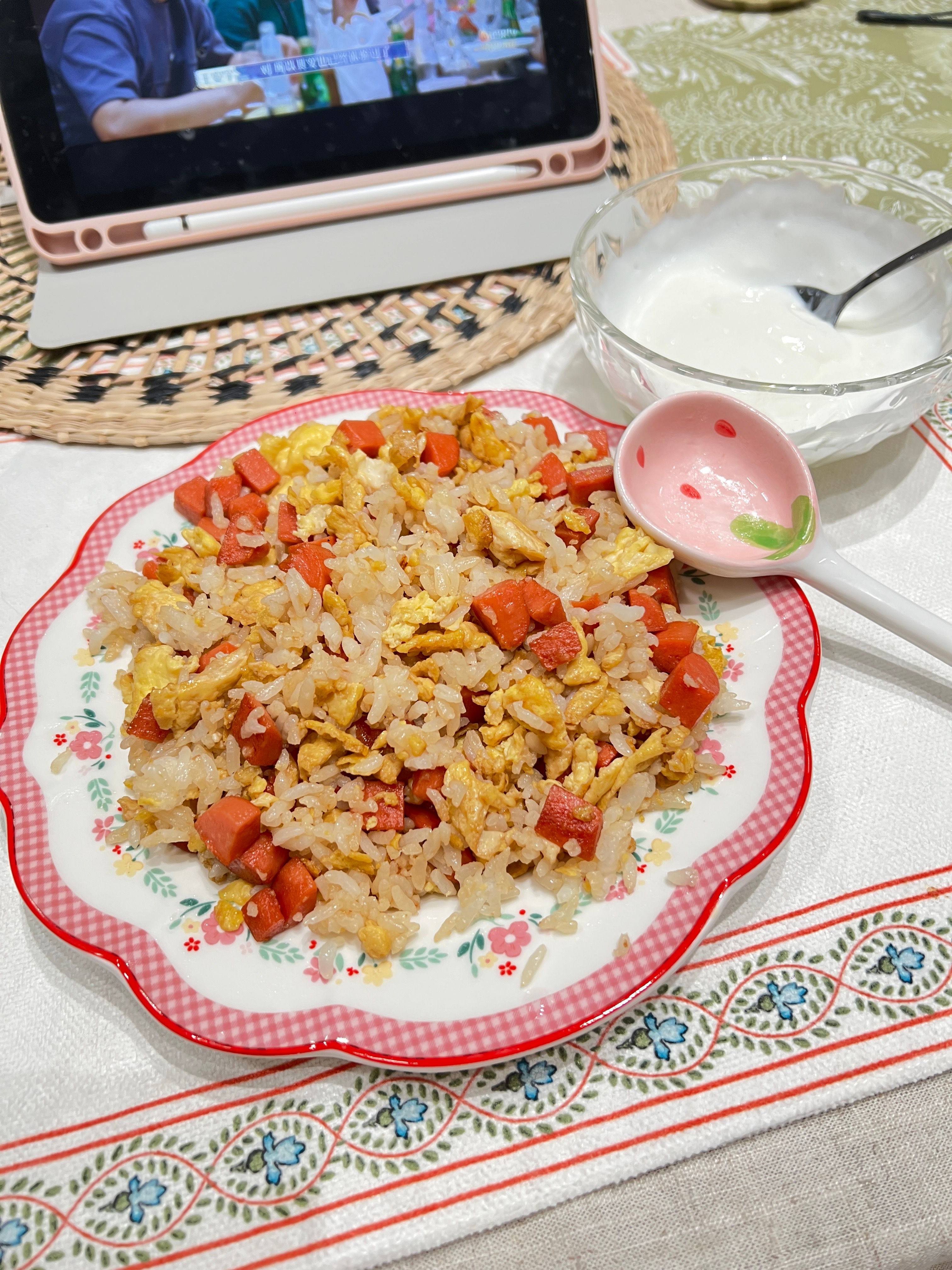 哦吼 最近做饭嘎嘎香 有啥好笑的综艺下饭吗 花少看完了 ​​​