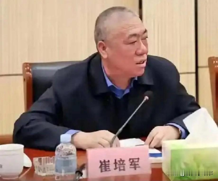 崔培军又上热搜了。
这次是因为他在集团年会上直接宣布，2025年给全体员工涨薪1