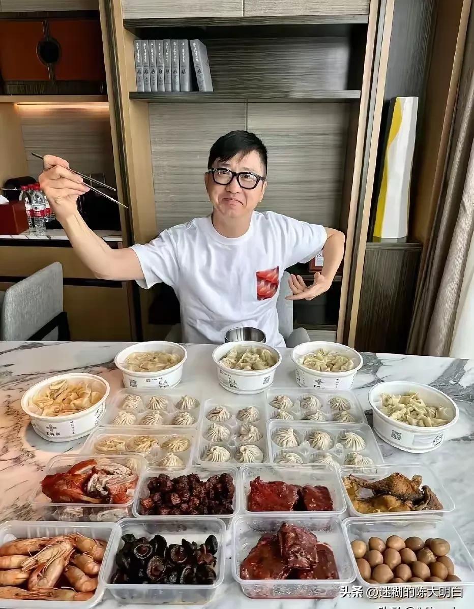 一个人能吃得了这么多的外卖？太豪横、任性了！