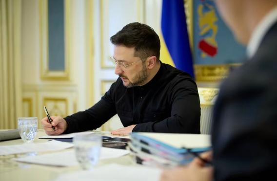 乌克兰议会近期通过的禁止战时总统选举议案，是当前局势下的重要政治动向，背后牵涉法