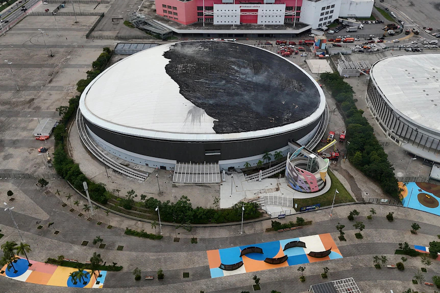 里约热内卢奥林匹克自行车馆发生火灾，当地时间周三凌晨4时17分，消防部门接警到场