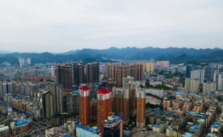 咱们聊一所学校：湖南医药学院。
有人一听“学院”俩字，心里就开始打鼓了——学院是