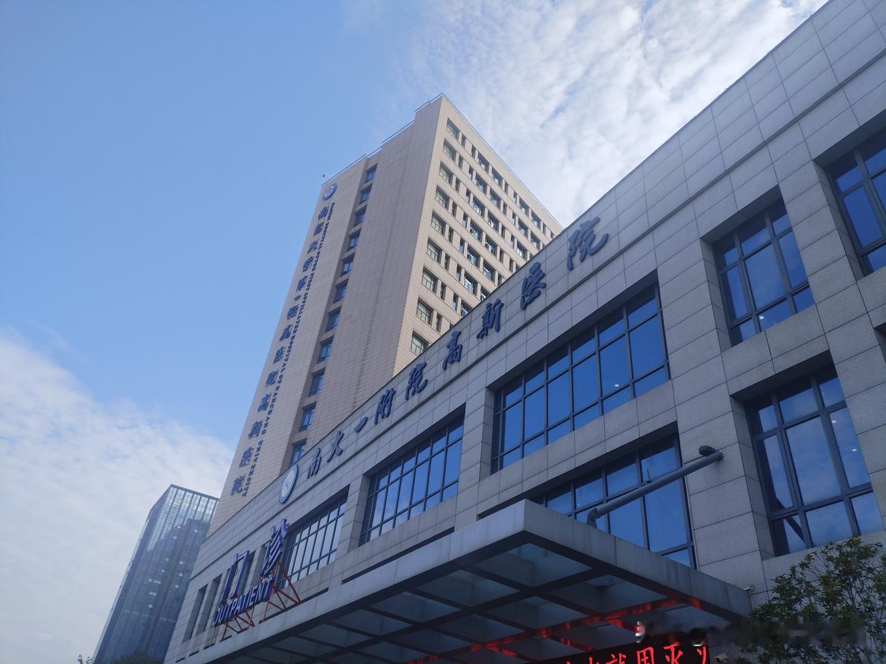 今天早上为了开一个处方，到医院足足排队等了两个多小时。本来满心对南昌医疗资源的紧