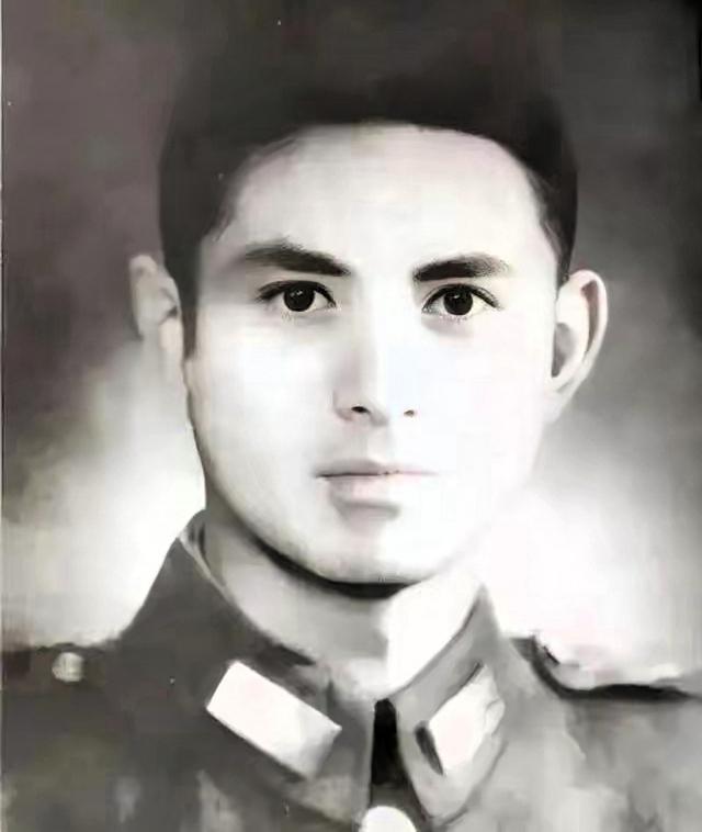 1947年，地下党员石淳认为，敌人可能已经知道了他的身份，就打算结束潜伏，谁知这