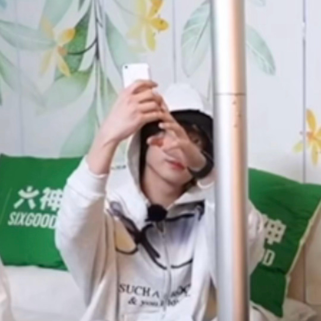 🐽刚学会使用智能手机 自拍是这样拍吗🤳🏻 ​​​