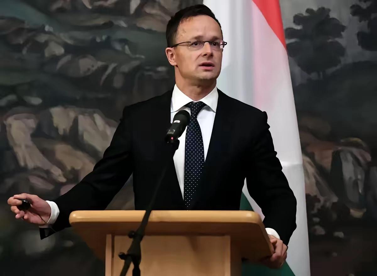 马扎尔表示，正在通过警方查找西雅尔多。
​欧洲新闻网报道，当地时间13日，匈牙利