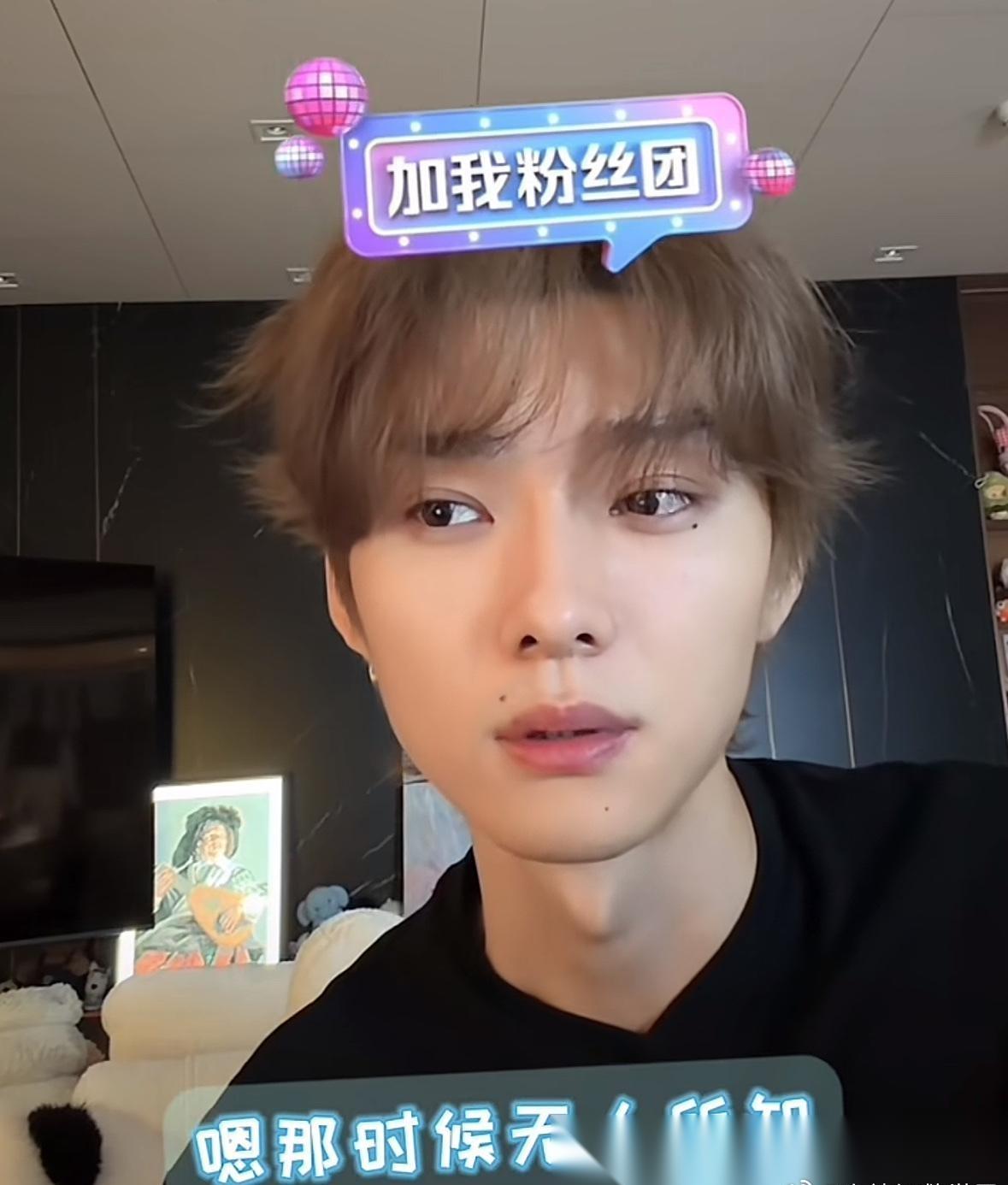 王译磊说，他进入短剧行业并不是很顺利。 
 
最开始拍横屏，干一个月空两个月。因