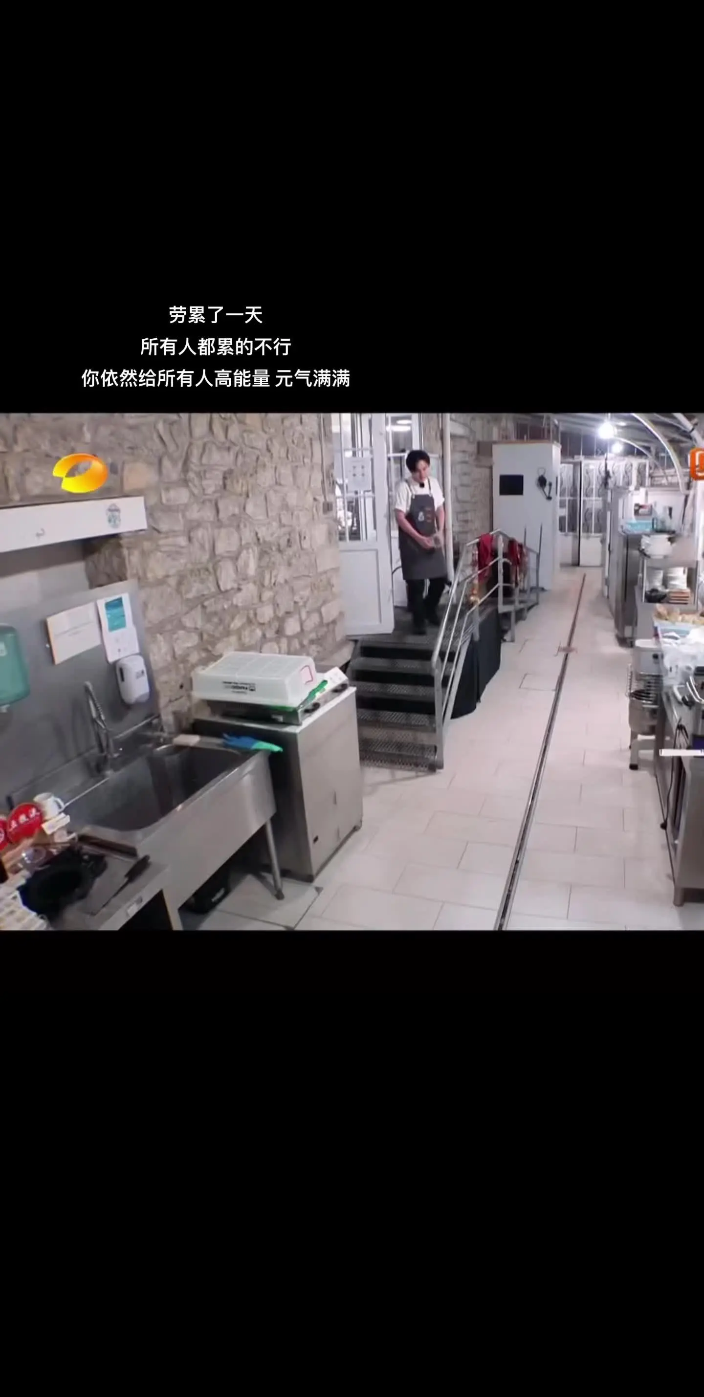 是她的明媚 让生活和身边的人都变成了动词